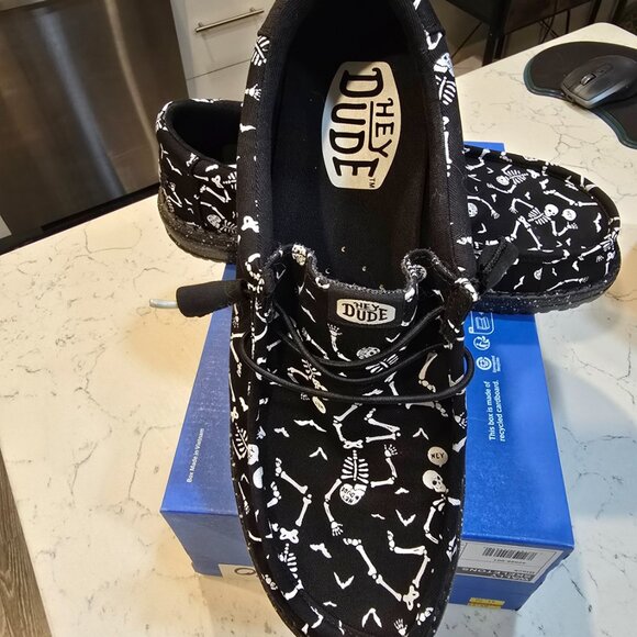 Hey Dude Wally Skeletons Glow in Dark Shoes Moccasin Men' Size 10 NEW RARE HTF - Picture 2 of 16
